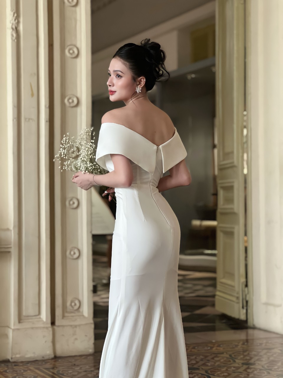 Đầm dự tiệc dáng dạ hội hở vai ngang váy cưới cô dâu đi bàn