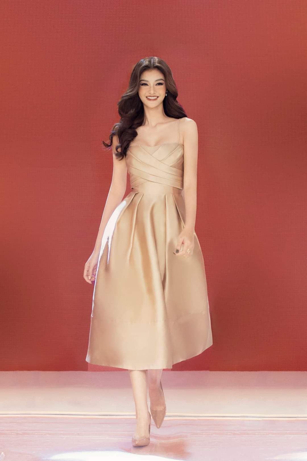 1503-dam-xoe-cup-nguc-hai-day-xep-ly-cheo-nguc-di-tiec