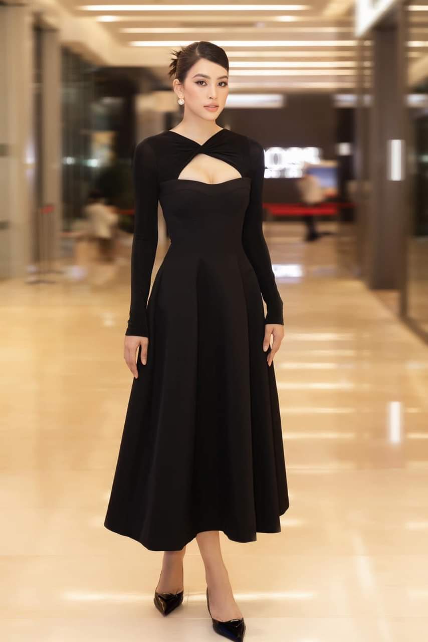 1504-dam-xoe-dang-dai-cup-nguc-phoi-tay-dai