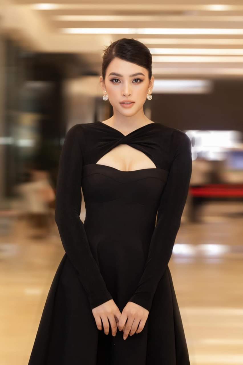 1504-dam-xoe-dang-dai-cup-nguc-phoi-tay-dai