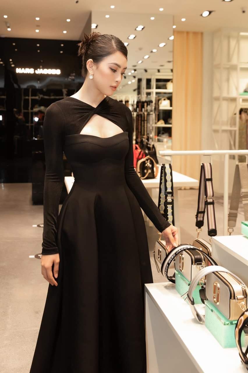 1504-dam-xoe-dang-dai-cup-nguc-phoi-tay-dai