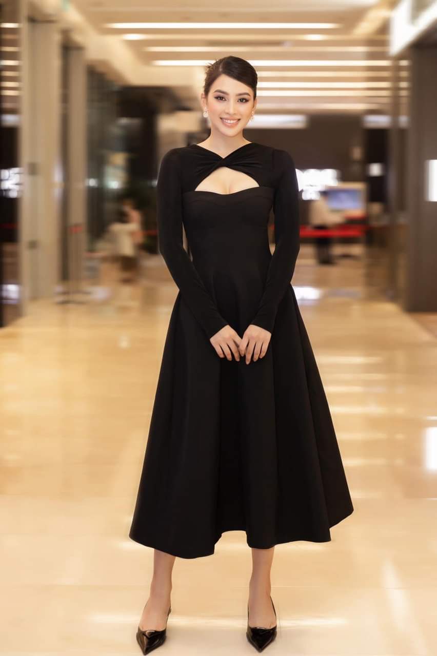 1504-dam-xoe-dang-dai-cup-nguc-phoi-tay-dai