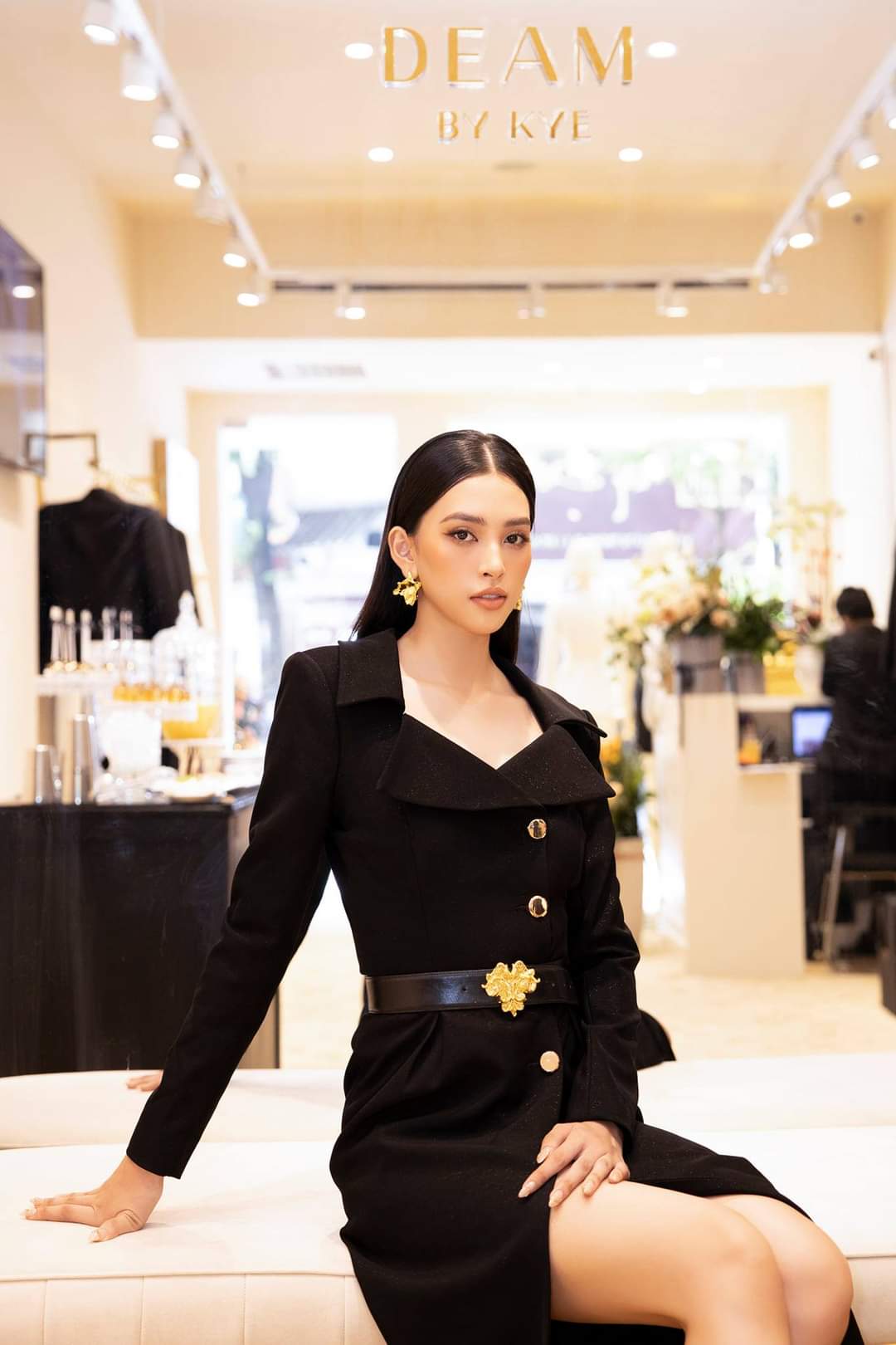 1507-dam-om-body-kieu-vest-tay-dai-phoi-nut-xe-ta