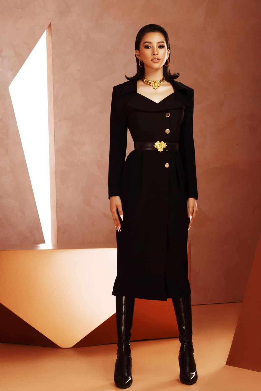 1507-dam-om-body-kieu-vest-tay-dai-phoi-nut-xe-ta