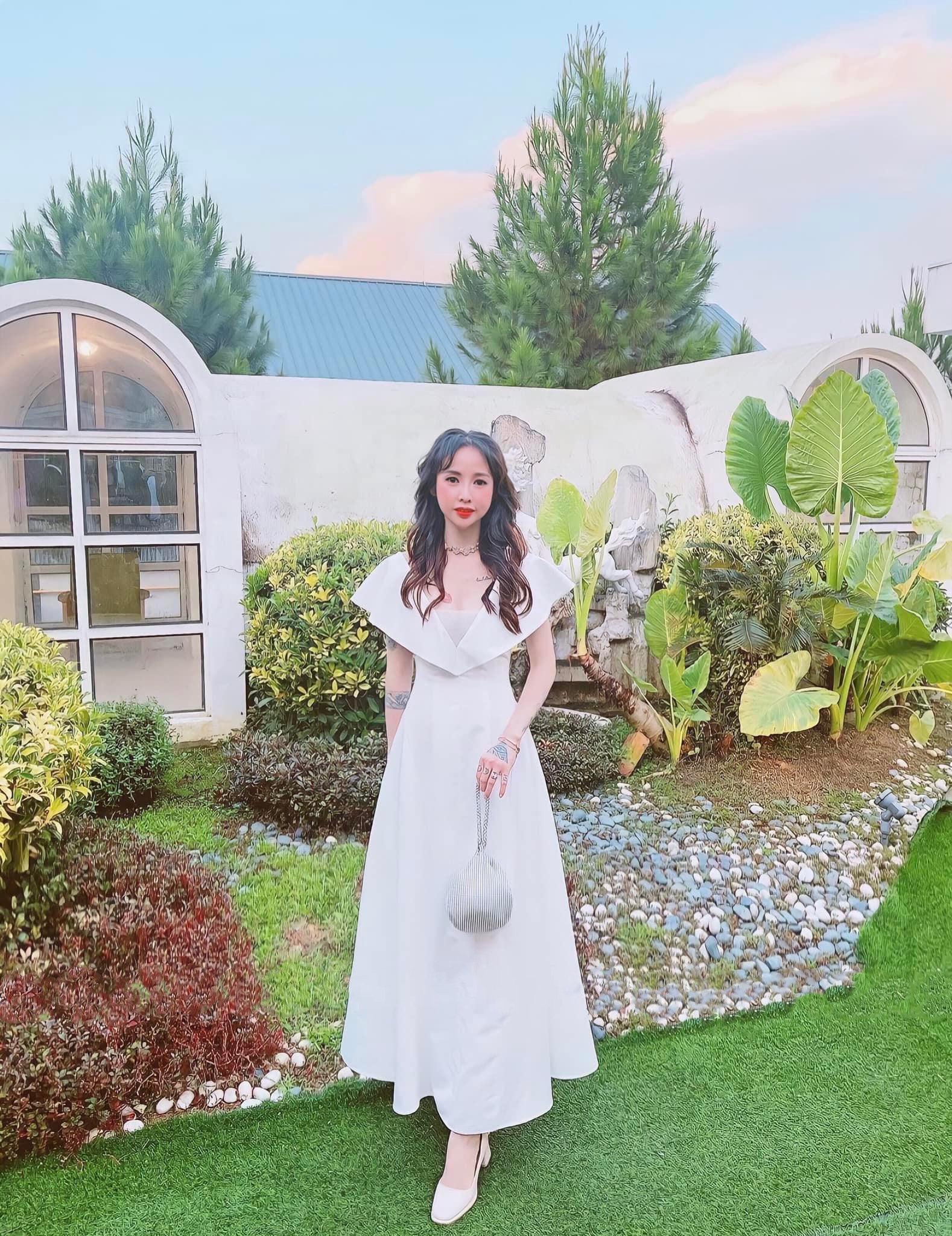 dam-xoe-dang-dai-co-V-phoi-tay-du-tiec