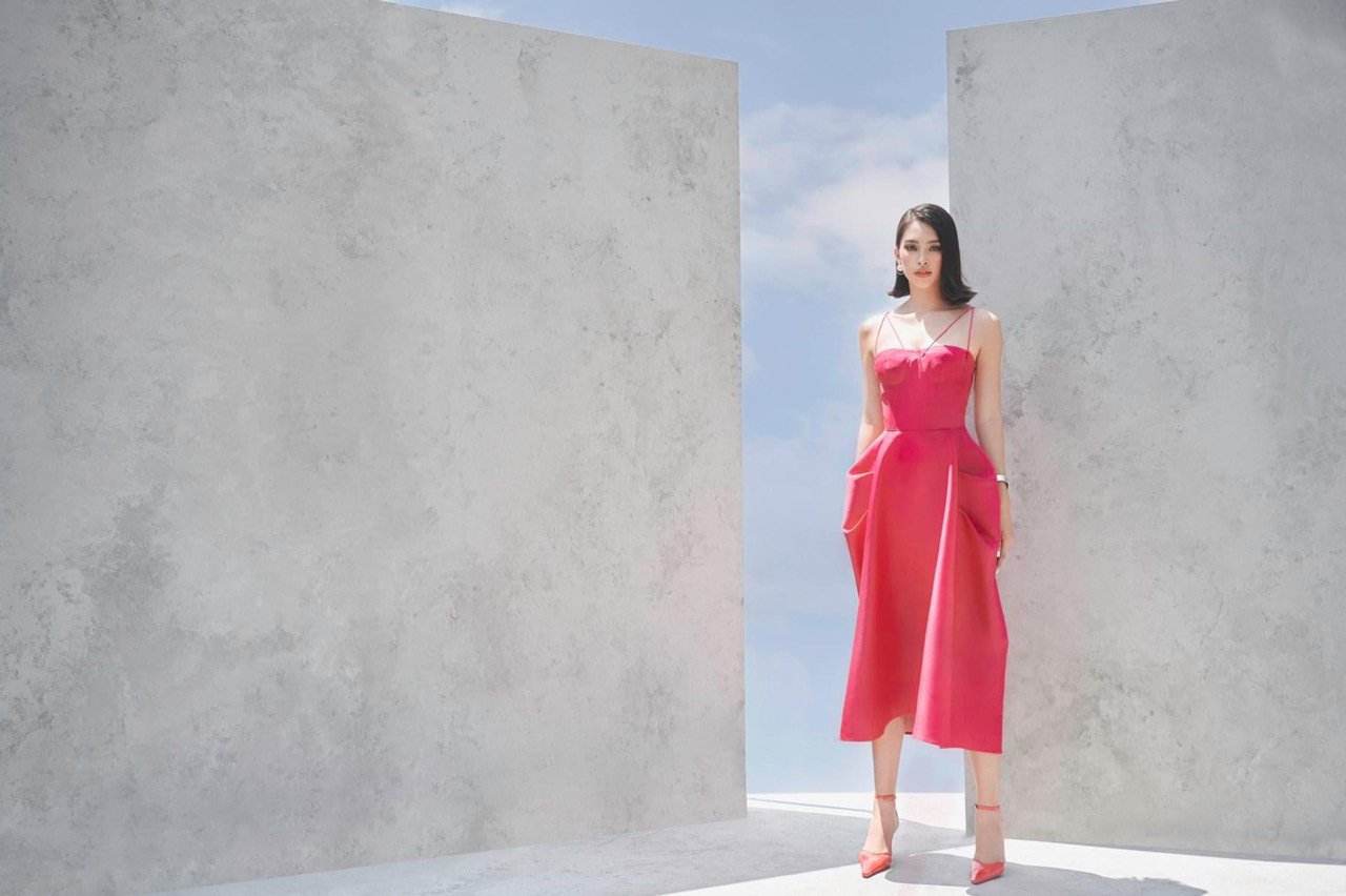 dam-xoe-dang-dai-cup-nguc-phoi-day-tung-phong