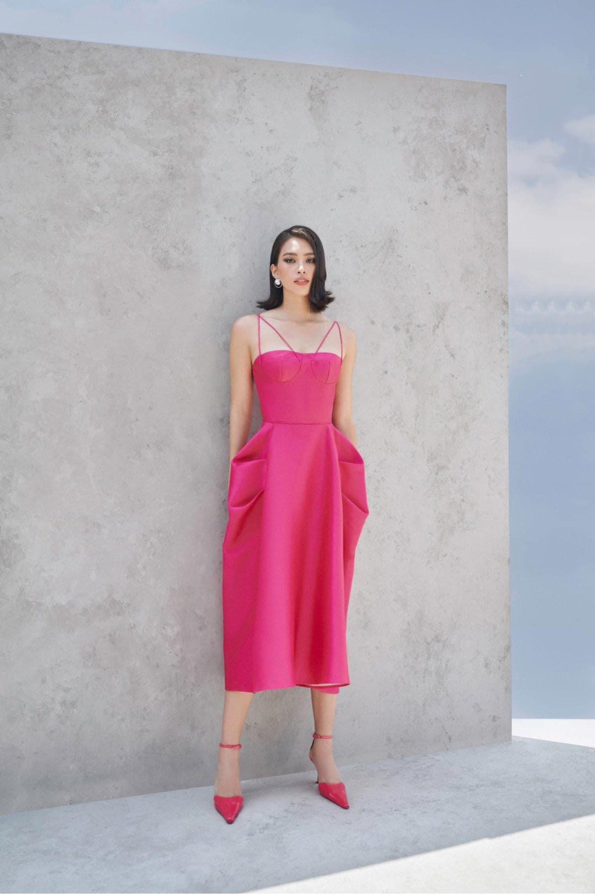 dam-xoe-dang-dai-cup-nguc-phoi-day-tung-phong