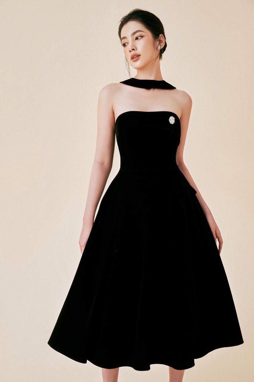 dam-xoe-dang-dai-cup-nguc-choang-co-hai-day-sau