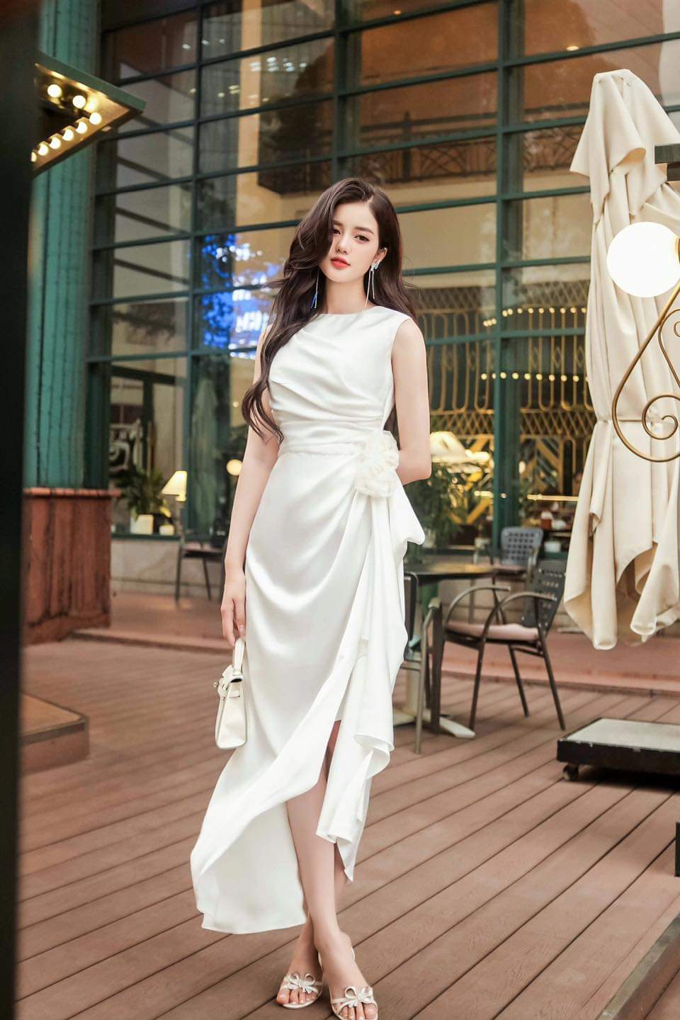 Đầm dạ hội dáng xòe sát nách phối hoa eo dự tiệc sang trọng