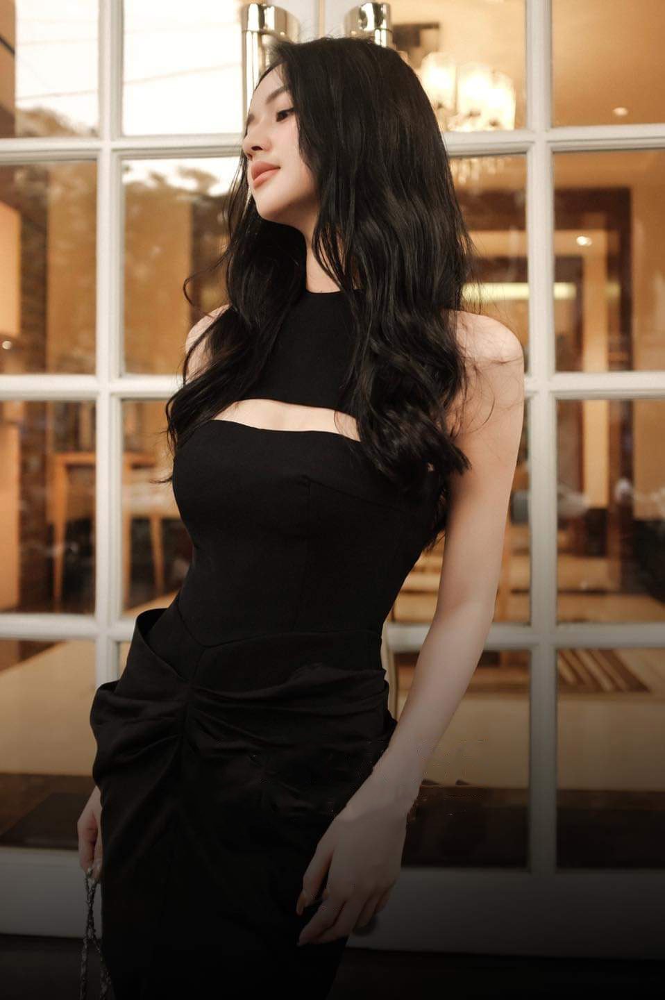 Đầm dự tiệc dáng ôm sát nách xẻ cúp ngực rút nhún sang trọng