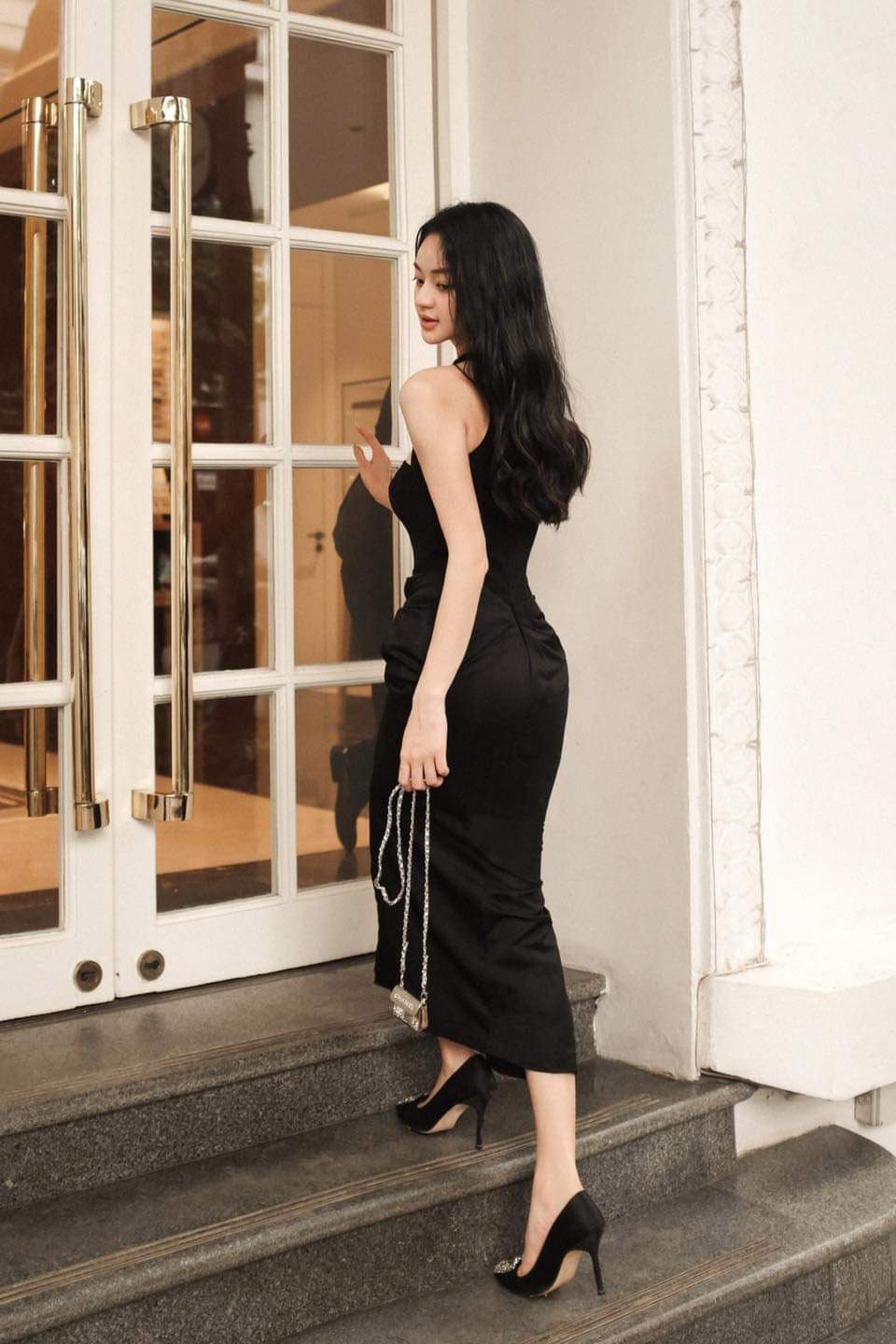 Đầm dự tiệc dáng ôm sát nách xẻ cúp ngực rút nhún sang trọng