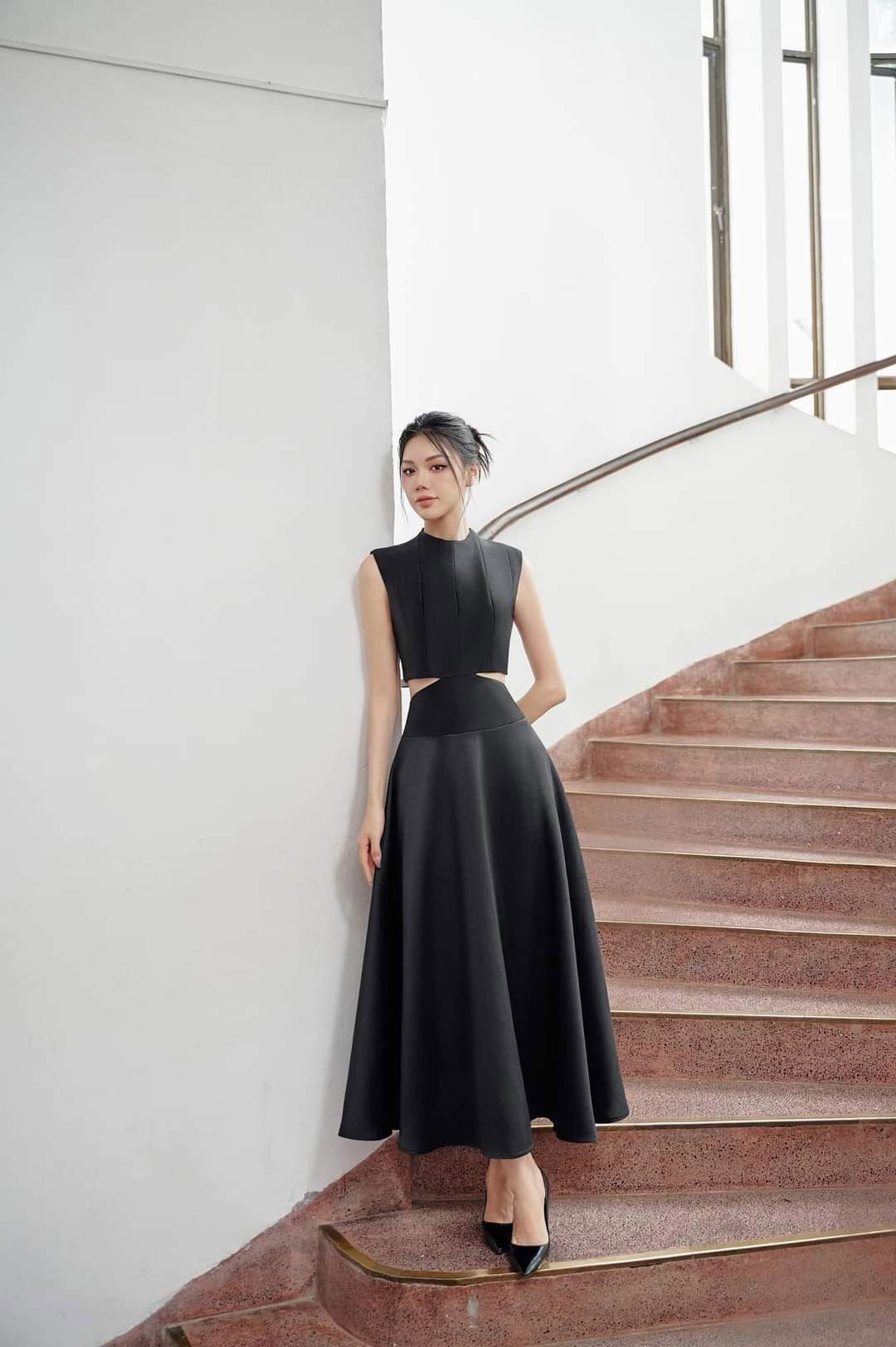 Đầm dự tiệc dáng xòe kín cổ sát nách khoét eo