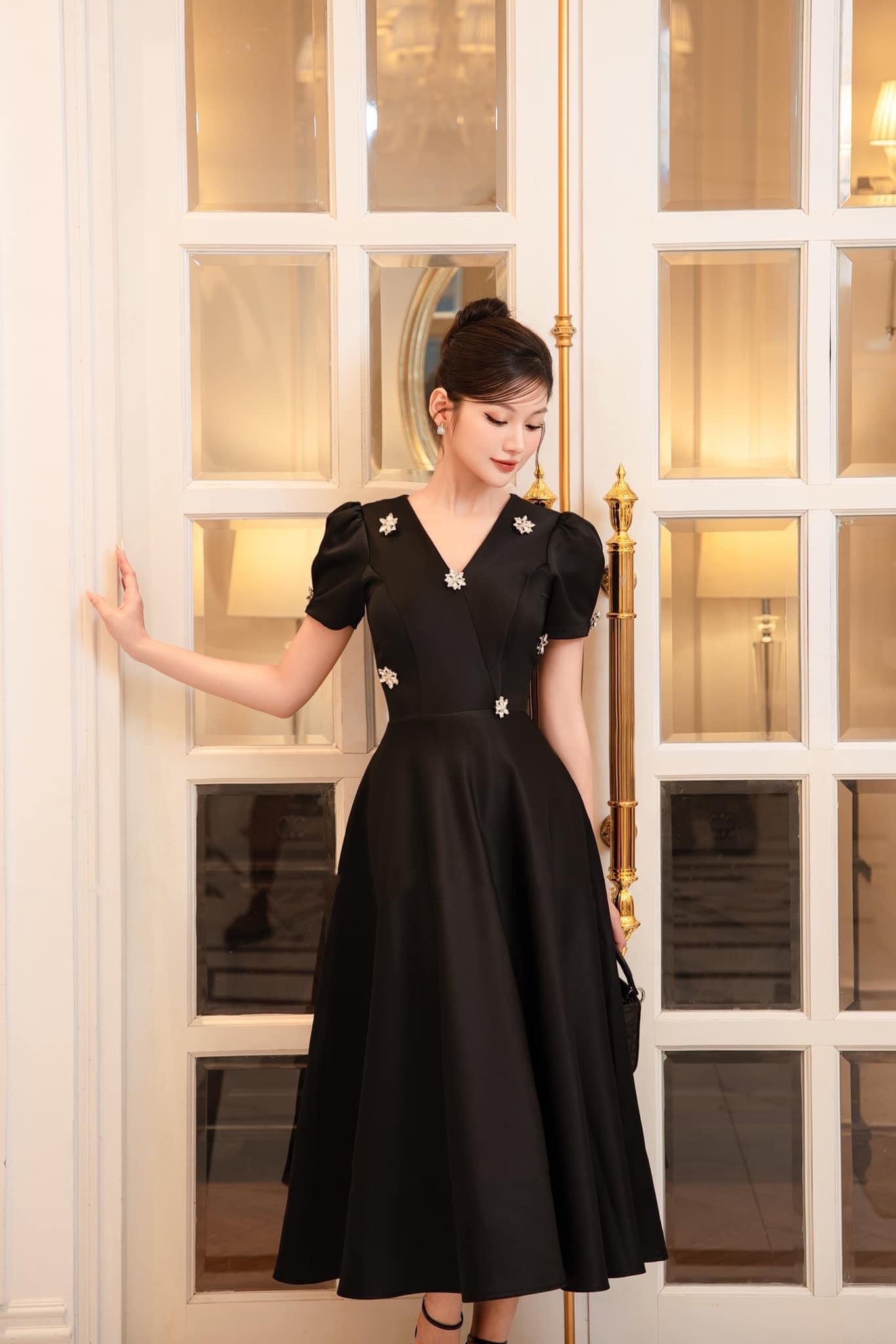 Đầm dự tiệc dáng xoè kiểu tay con cổ V đính hoa đá