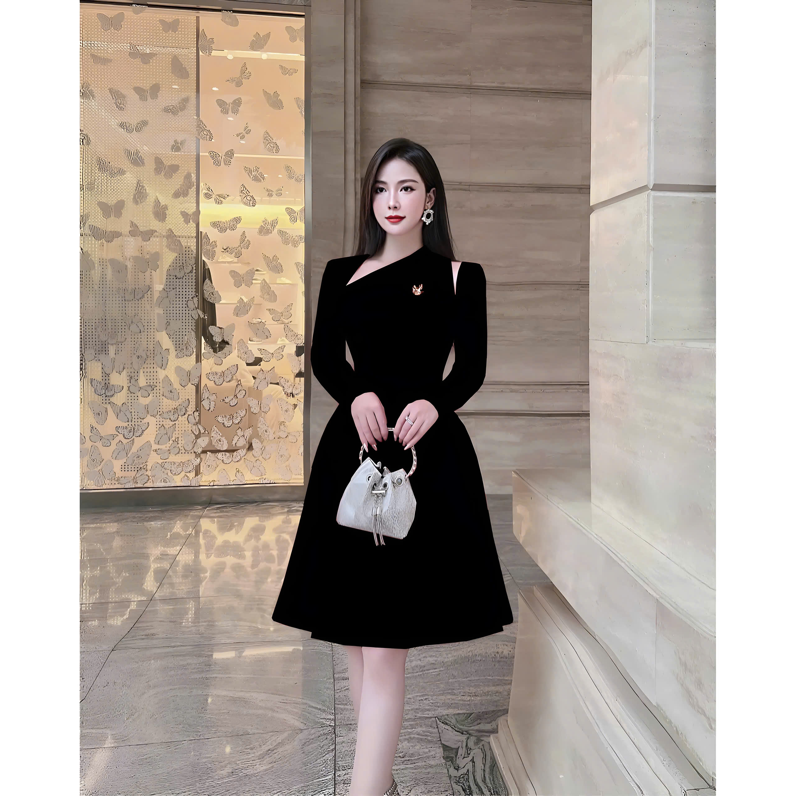 Đầm dự tiệc dáng xoè ngắn tay dài phối logo sang trọng