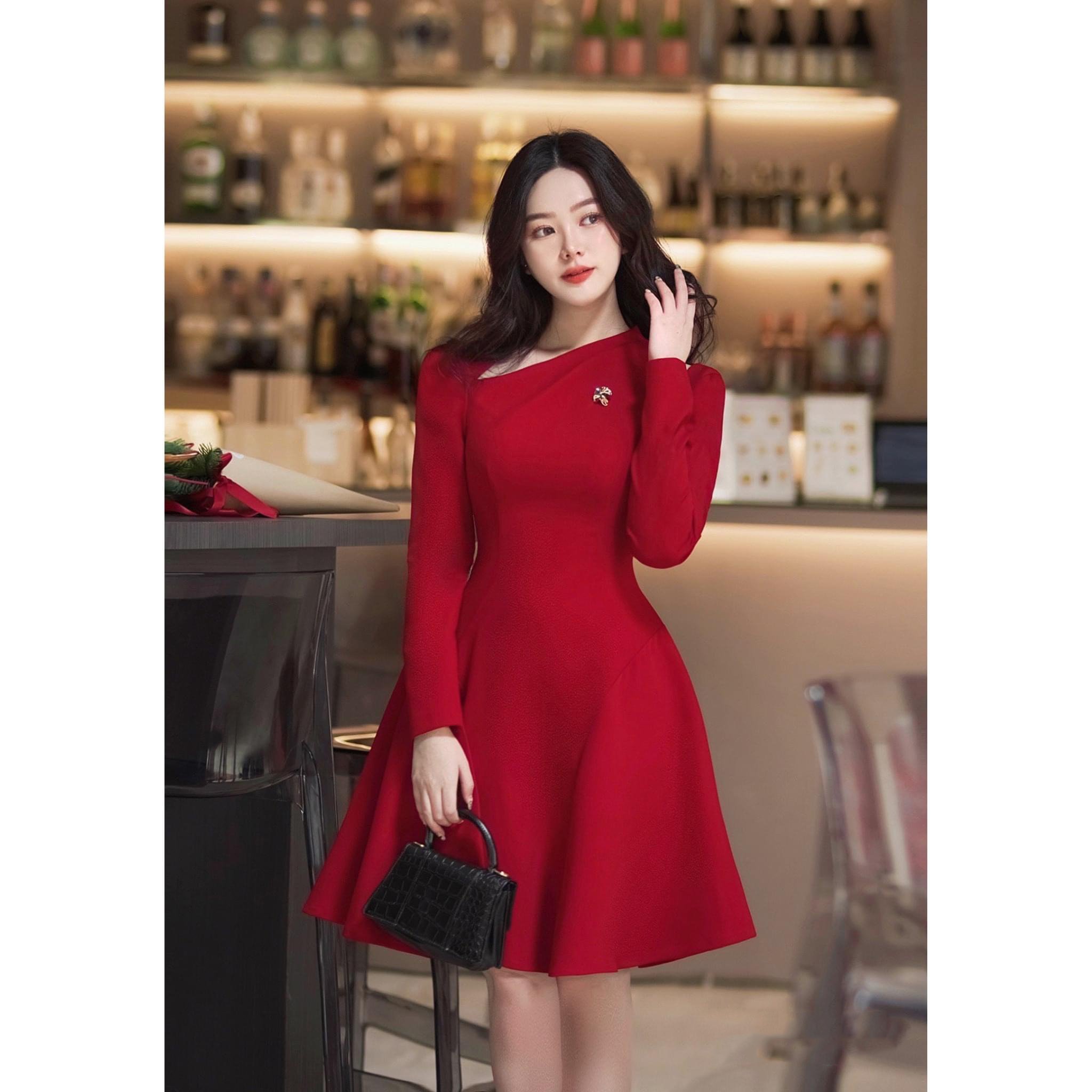 Đầm dự tiệc dáng xoè ngắn tay dài phối logo sang trọng