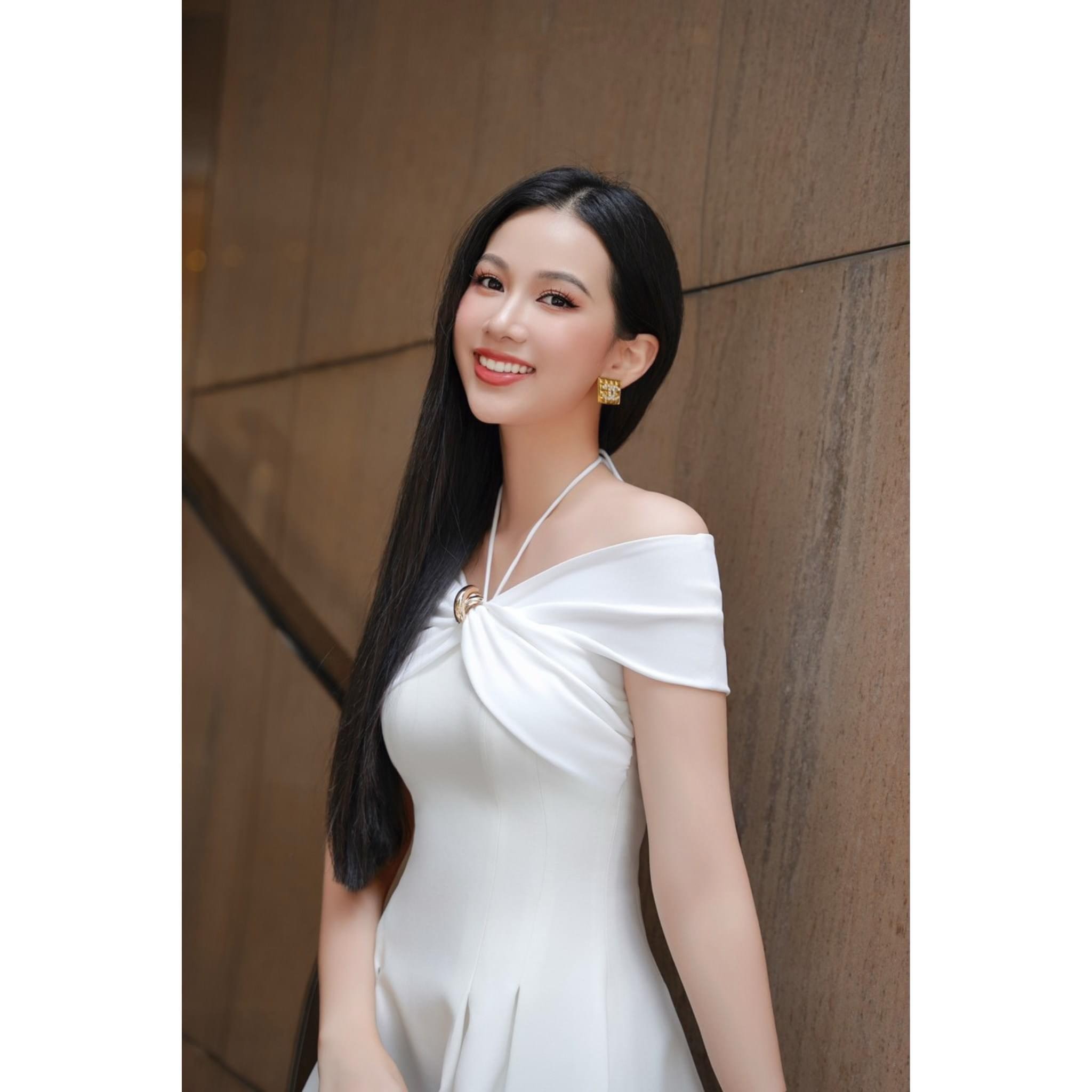 Đầm dự tiệc dáng xoè hở vai cột dây cổ sang trọng