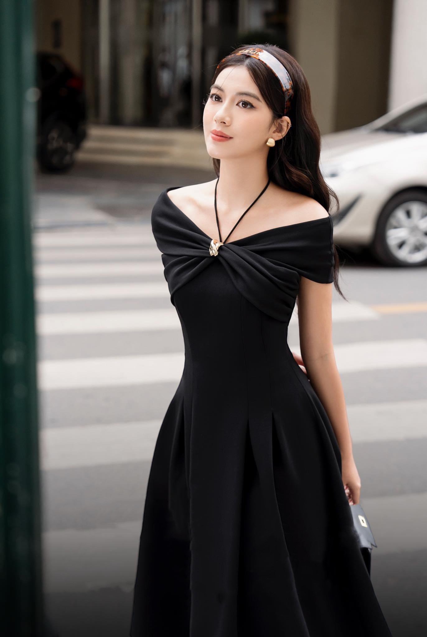 Đầm dự tiệc dáng xoè hở vai cột dây cổ sang trọng