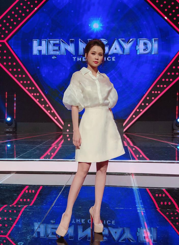 ao-vay-kieu-ao-so-mi-tay-dai-vay-xoe