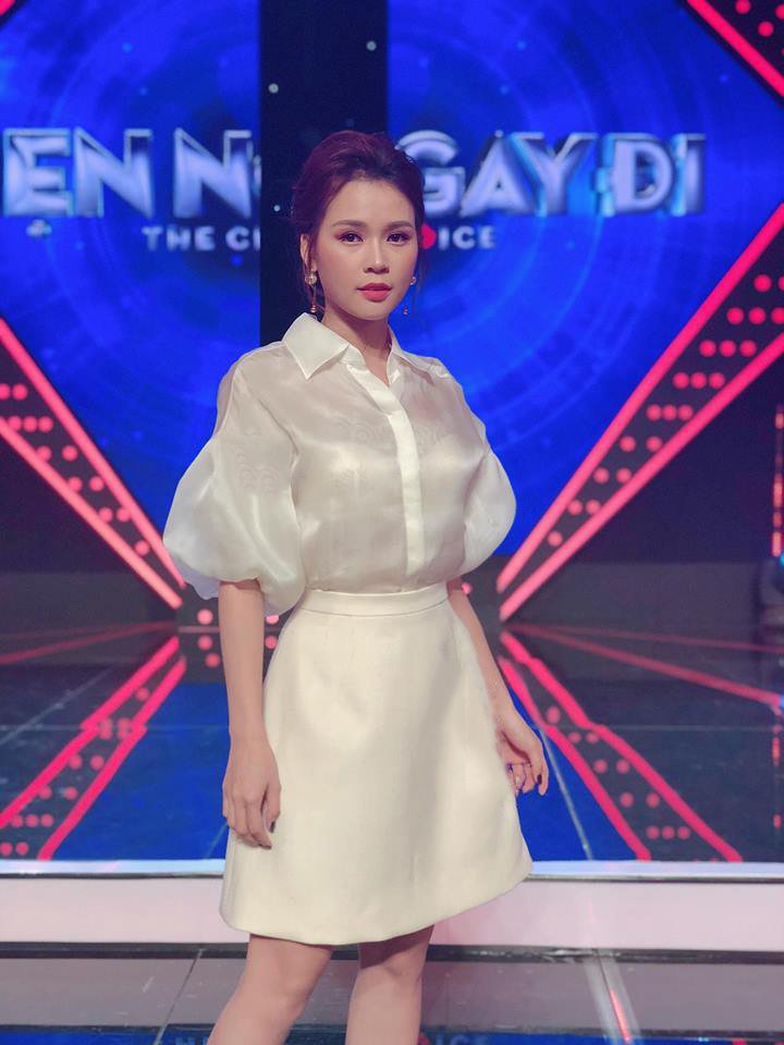 ao-vay-kieu-ao-so-mi-tay-dai-vay-xoe