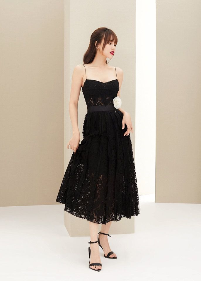 dam-ren-kieu-hai-day-cup-nguc-hoa-eo-trang