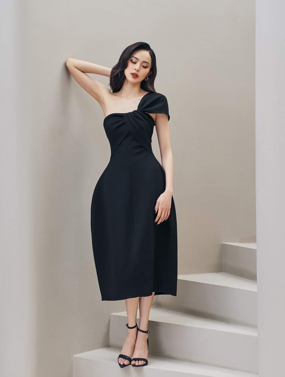 2927-dam-xoe-phong-lech-vai-no-nguc-du-tiec