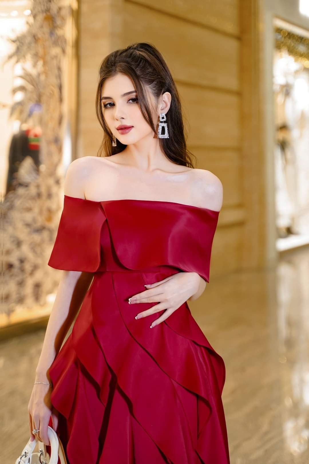 Đầm dự tiệc dáng xòe hở vai ngang phối bèo sang trọng