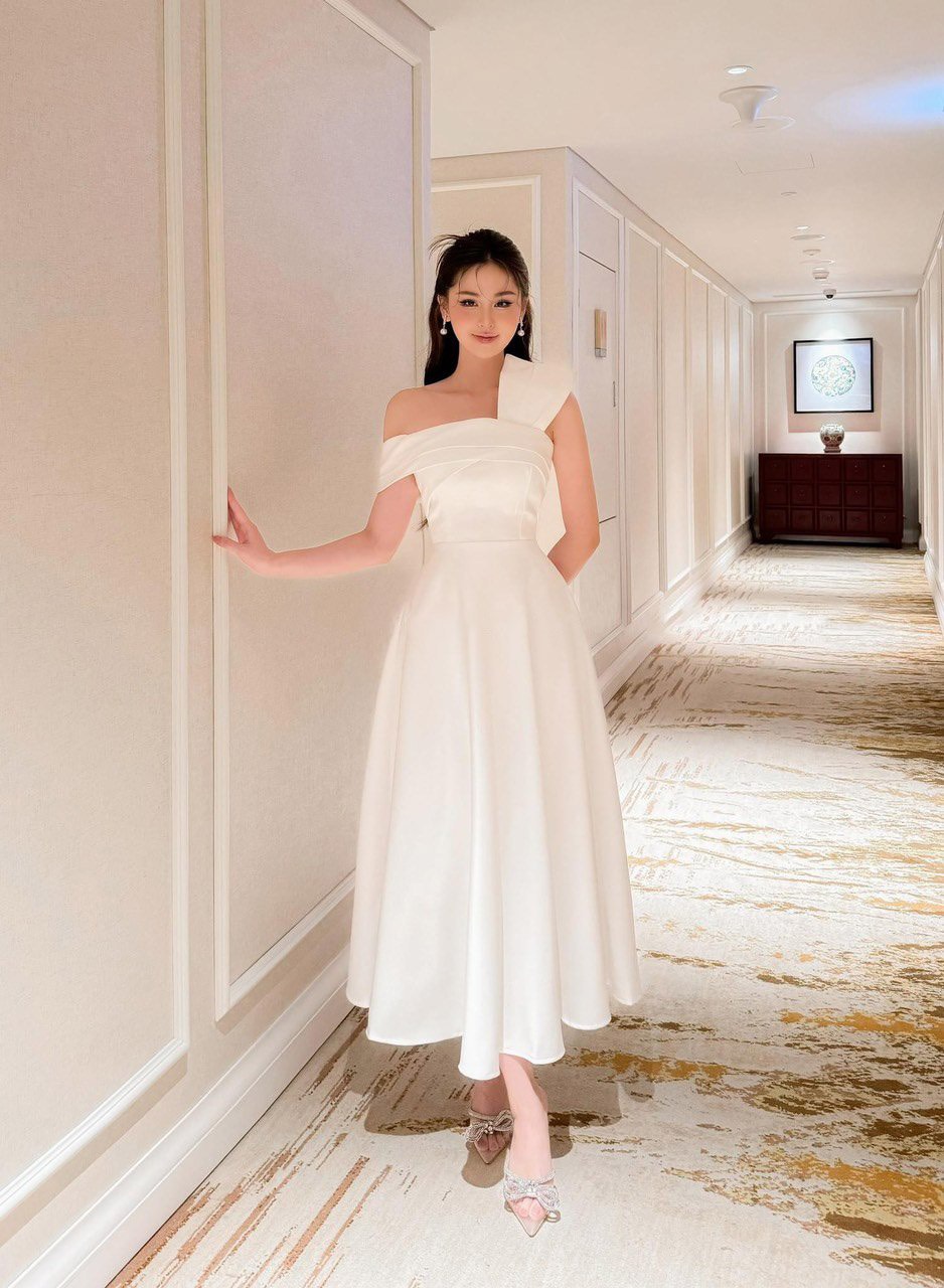 Đầm dự tiệc dáng xoè lệch vai phối nơ sang trọng