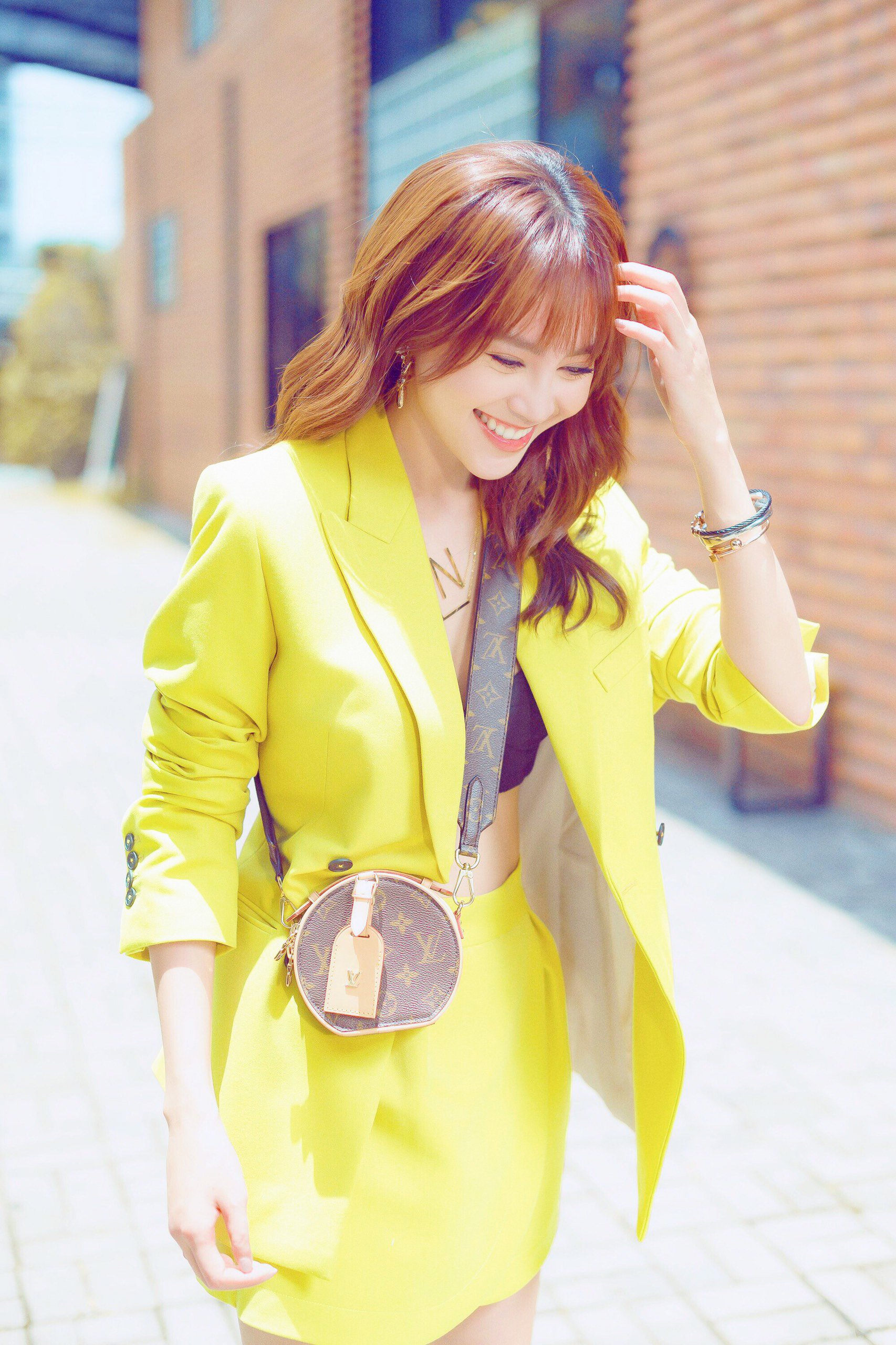 set-ao-quan-kieu-ao-vest-tay-dai-quan-gia-vay