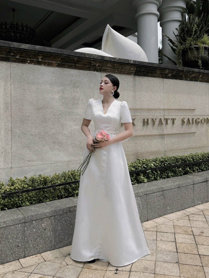 Đầm dạ hội kiểu xoè tay con cổ V eo đính ngọc