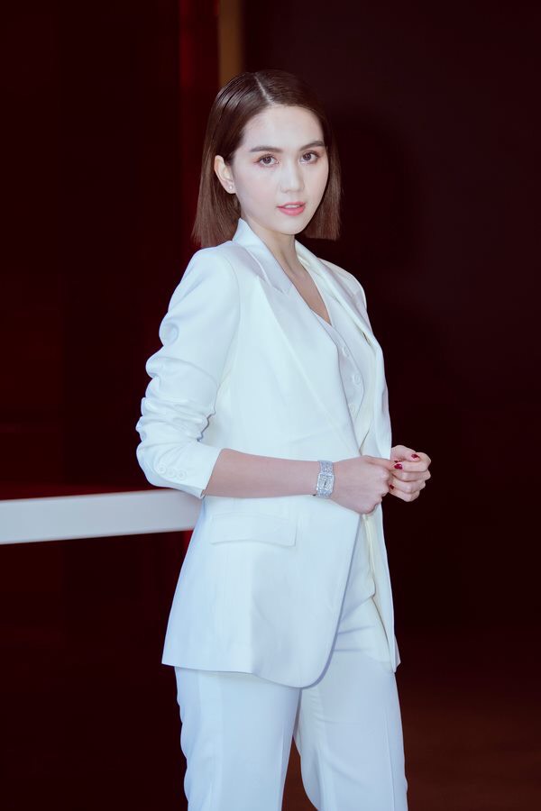 ao-quan-kieu-ao-vest-tay-dai-kem-ao-trong-quan-tay