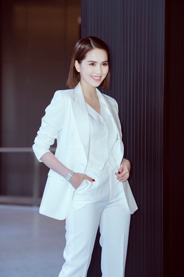 ao-quan-kieu-ao-vest-tay-dai-kem-ao-trong-quan-tay