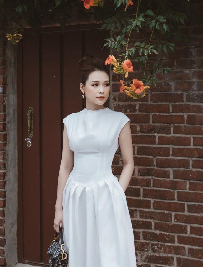 dam-xoe-kieu-tay-con-co-tron-xep-ly