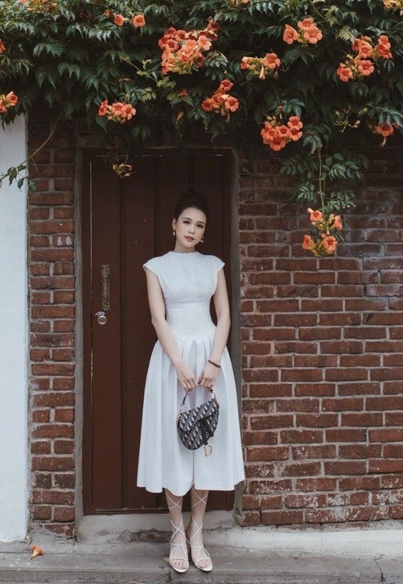 dam-xoe-kieu-tay-con-co-tron-xep-ly