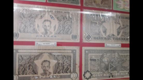 Độc đáo bộ sưu tập “giấy bạc Cụ Hồ”