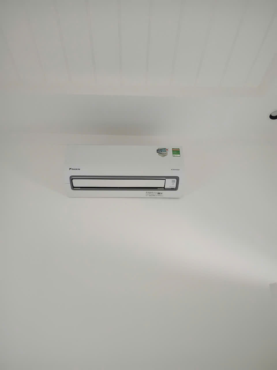 Máy Lạnh Daikin Inverter 1,5 Hp FTKB35ZVMV