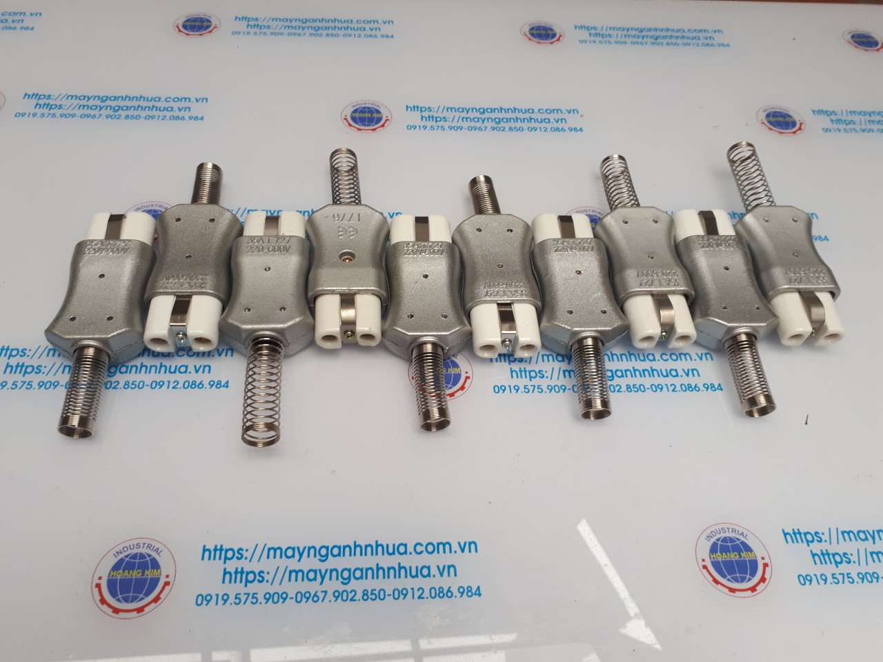 Chọn mua phích cắm sứ chịu nhiệt tương thích với công suất của các thiết bị điện