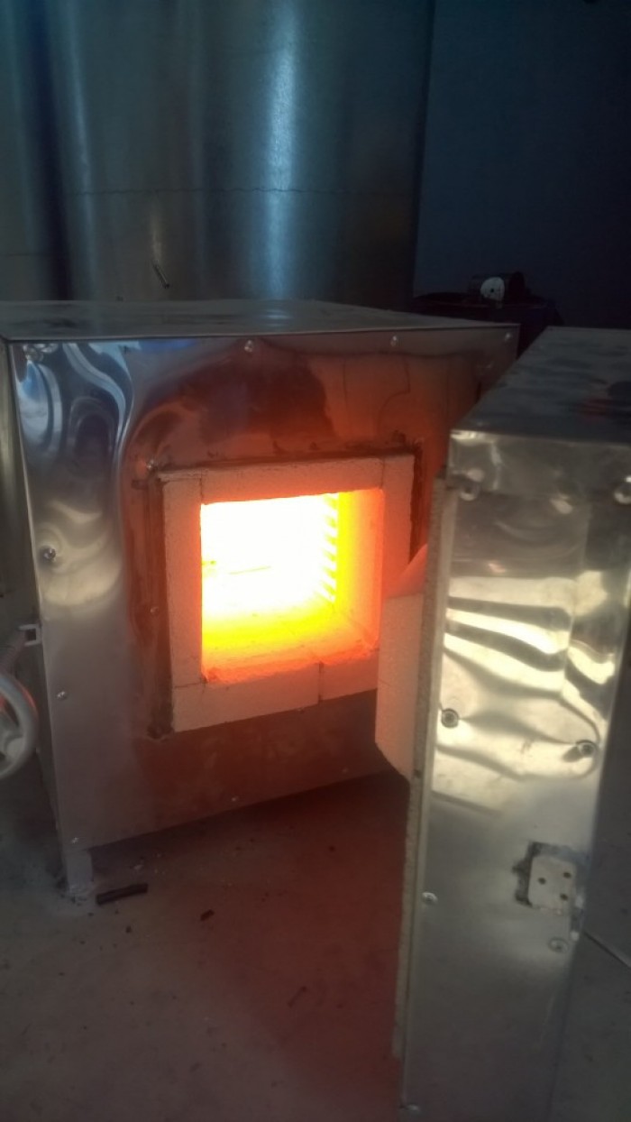 Lớp lót lò của thân lò của thiết bị này đều được làm bằng sợi chịu lửa