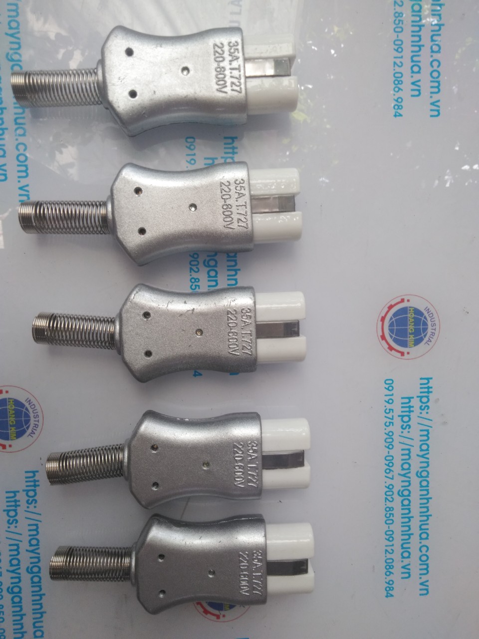 Liên hệ mua phích cắm 35A dạng I chịu nhiệt độ cao máy nhựa