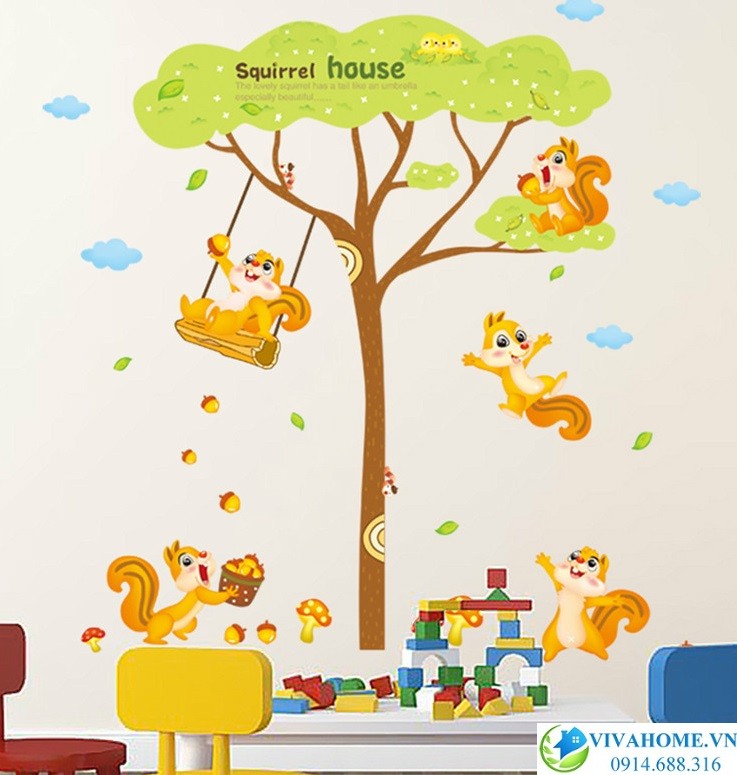 Decal dán tường Ngôi nhà của sóc