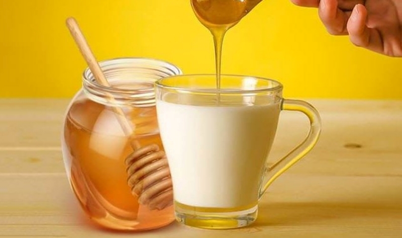 Mặt nạ dưỡng tóc từ sữa và mật ong