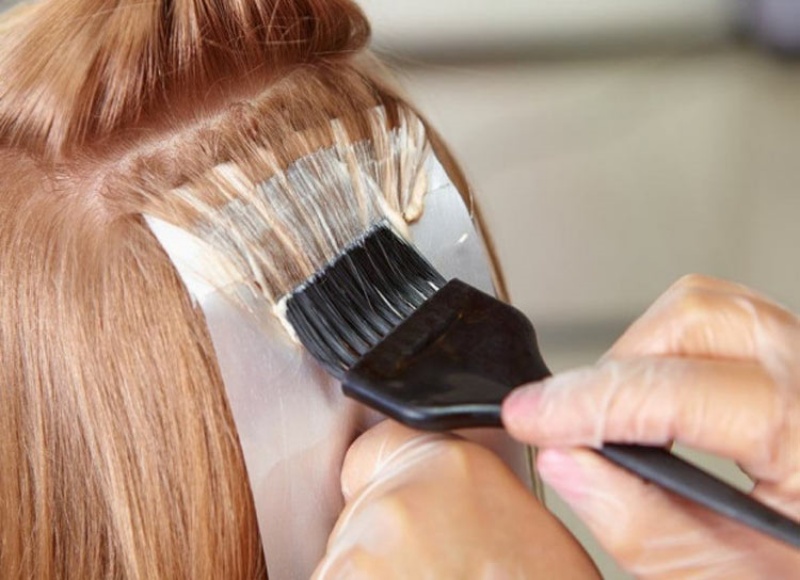 Hạn chế để tóc tiếp xúc với hóa chất và dụng cụ nhiệt