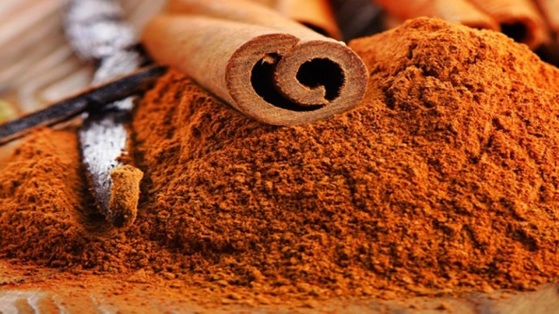 Dùng bột quế để dextop da đầu