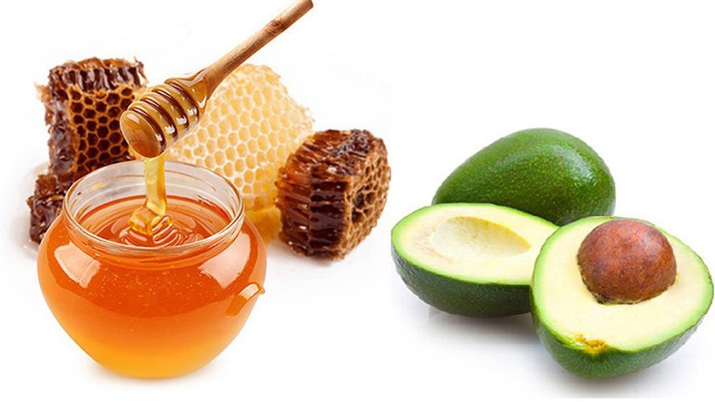 Ủ tóc từ bơ và mật ong