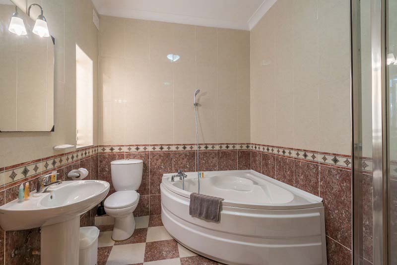 vị trí đặt nhà vệ sinh trong nhà