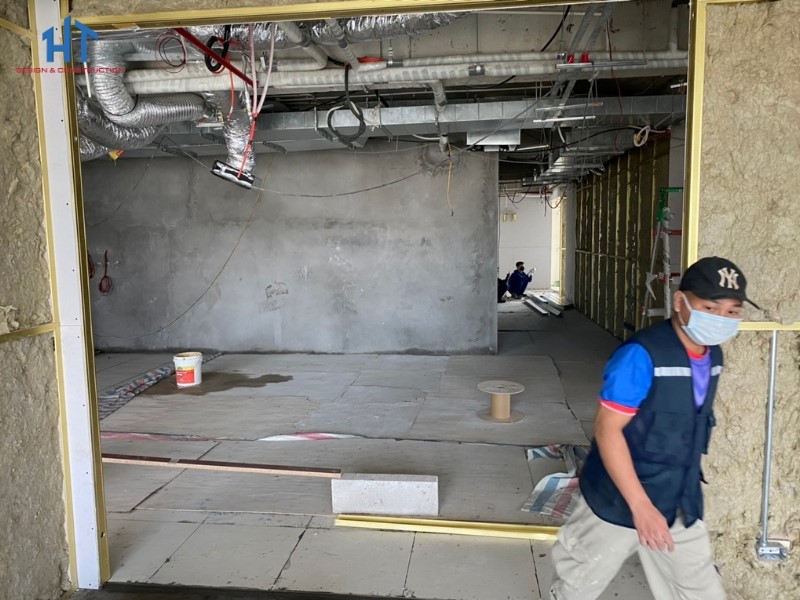 Tiến hành thi công các hạng mục cần sửa chữa, cải tạo trong ngôi nhà