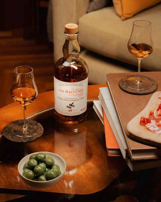 hình ảnh Balvenie A Revelation Of Cask and Character 19 Năm