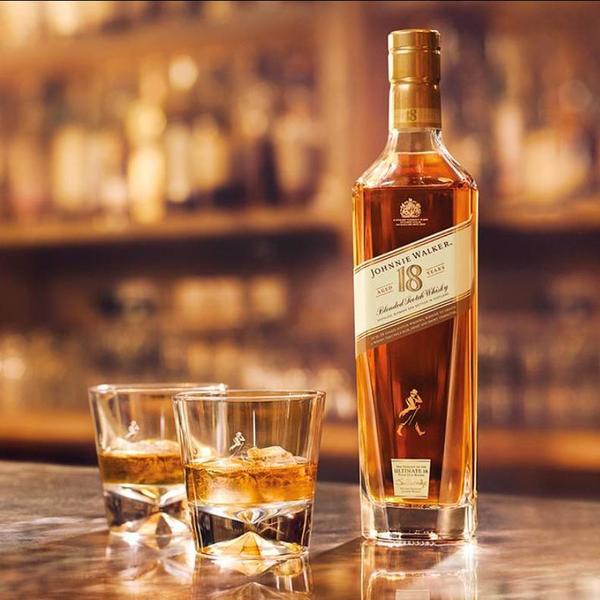 giá rượu johnnie Walker 18 