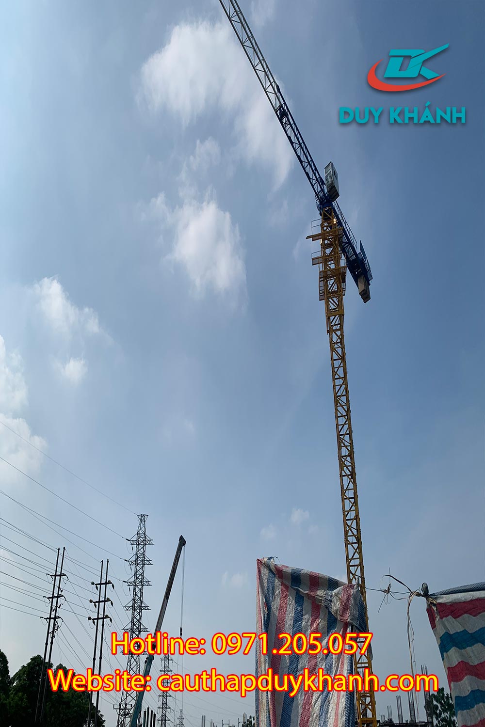 thi công công trình tòa nhà chung cư 11 tầng - Cẩu tháp QTZ5512