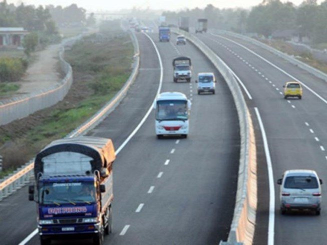 Mức phạt ô tô chạy quá tốc độ trên đường cao tốc