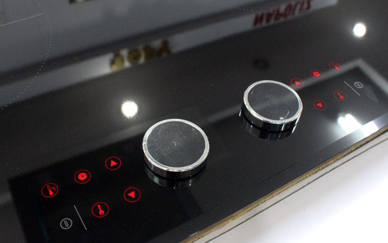 Bàn phím điều khiển dạng ẩn và núm Magnetic Knob trên bếp từ Munchen GM292